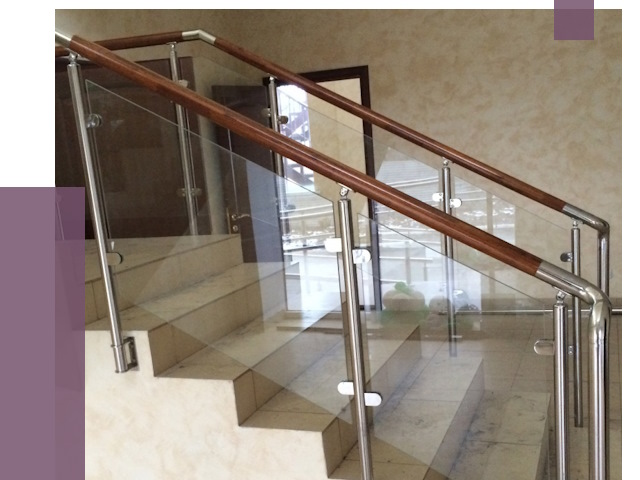 Комбинированные перила из металла и дерева в Набережных Челнах