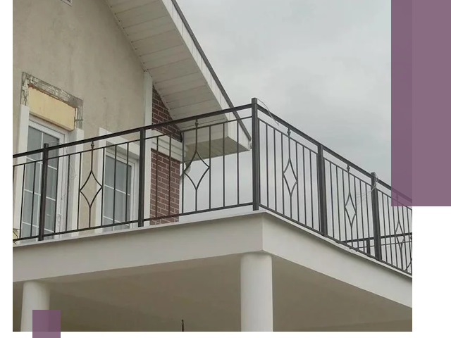 Изготовление балконных ограждений в Набережных Челнах из металла и стекла