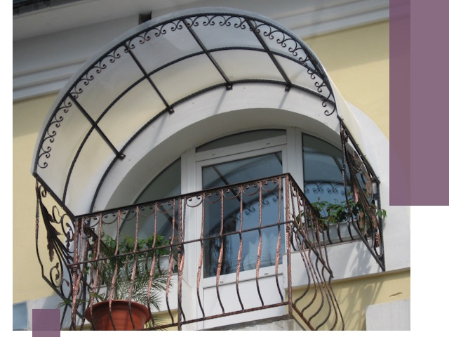 Козырьки над балконом в Набережных Челнах — изготовление и монтаж